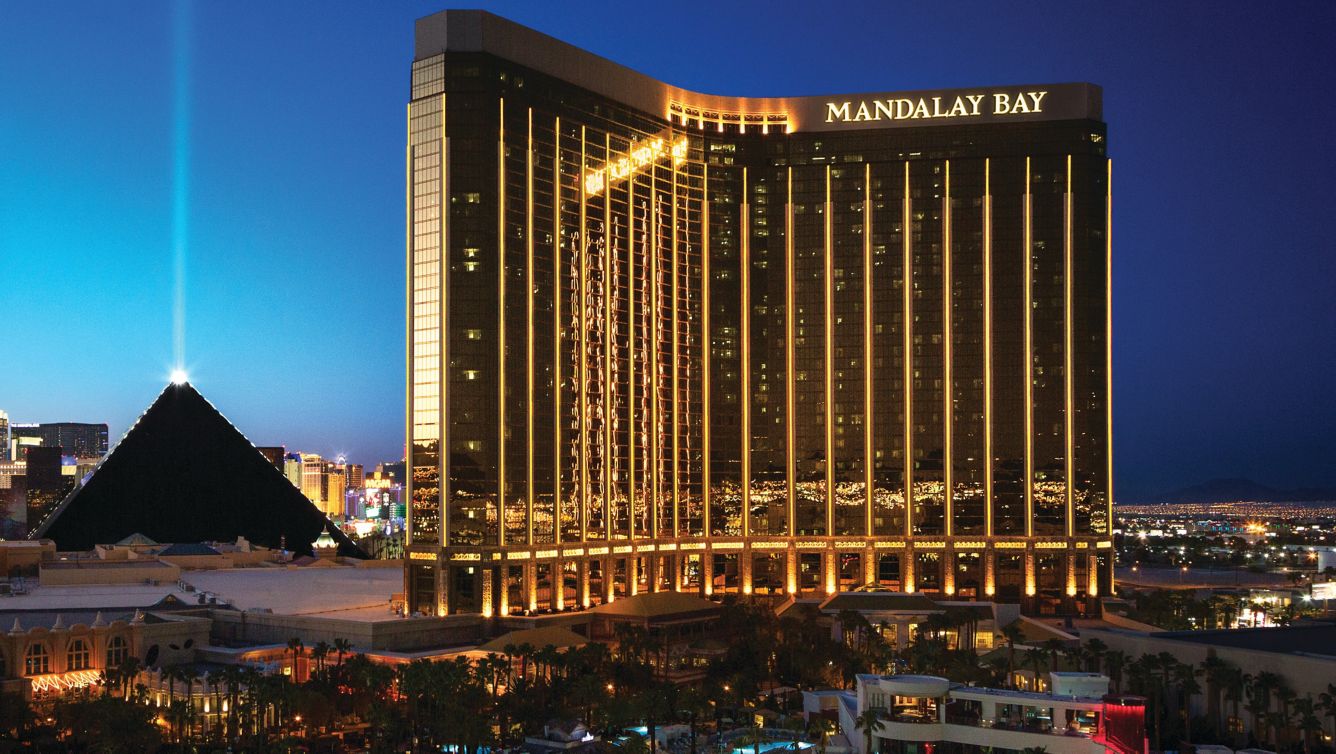 mg-lasmb-mandalay-bay-nighttime-41596-Wide-Hor